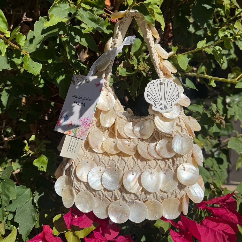 NWT Viral Shell Seashell Embellished Cream Top Handle Bag Made in India - Picture 2 of 5